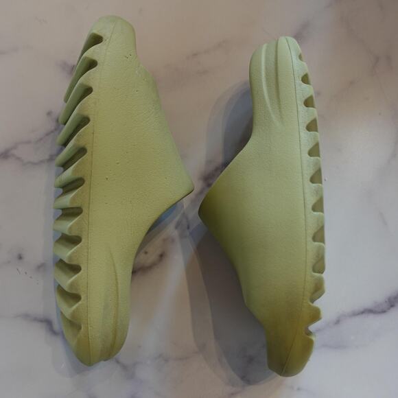 adidas Yeezy Slide Shoes Mens Size 7 Green Foam Slip On Sandals Ridged Outsole - Picture 2 of 7